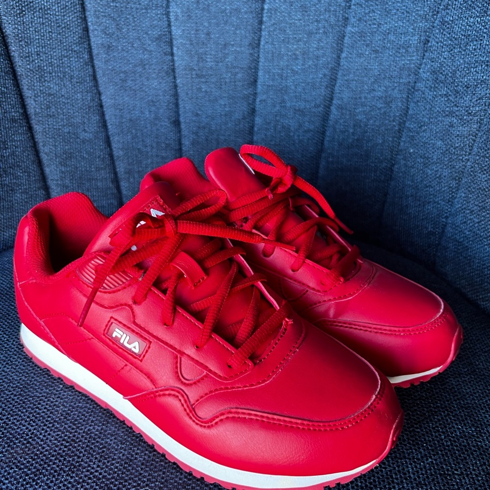 Fil Bold Red Sneakers size 5.5
